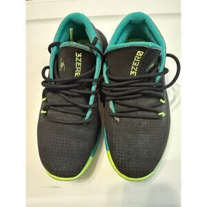 Boys Under Armour shoes. Size 1Y. GUC